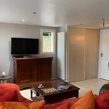 Des Oliviers Avec Piscine Apartment *